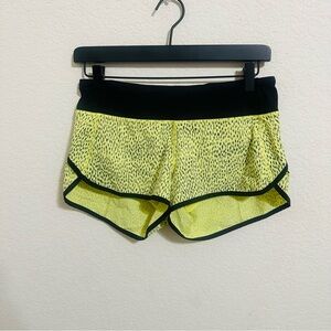 Lululemon Speed Short Size 6 Yellow Black Print